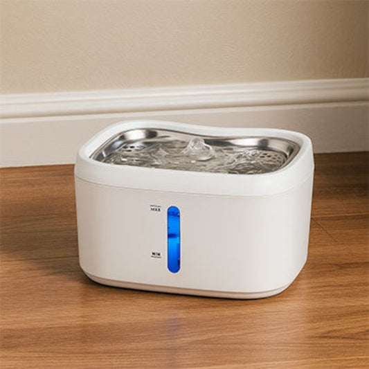 Fontaine à eau pour chat avec eau en mouvement