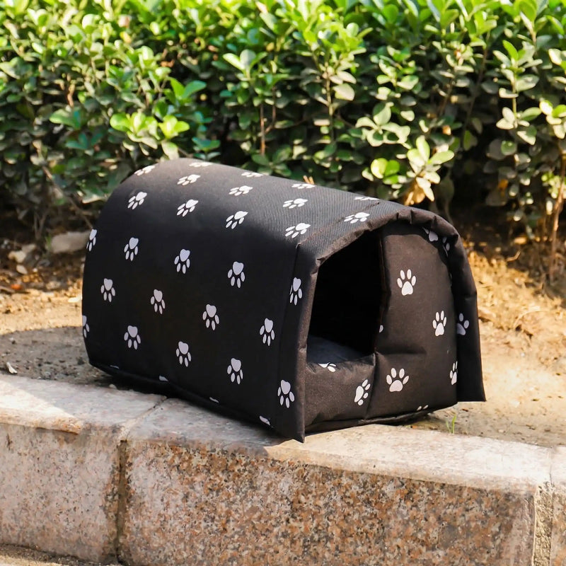 Abri pour chat extérieur noir avec motif petites pattes blanches