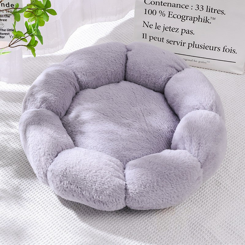 coussin chat design fleur gris doux et élégant