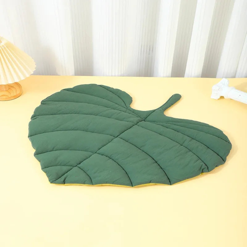 Coussin chat forme de feuille verte confortable