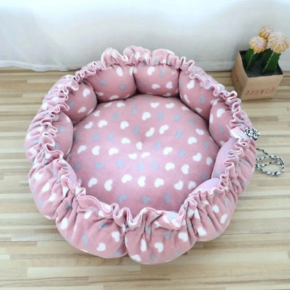 coussin pour chat rose avec petits cœurs confortable