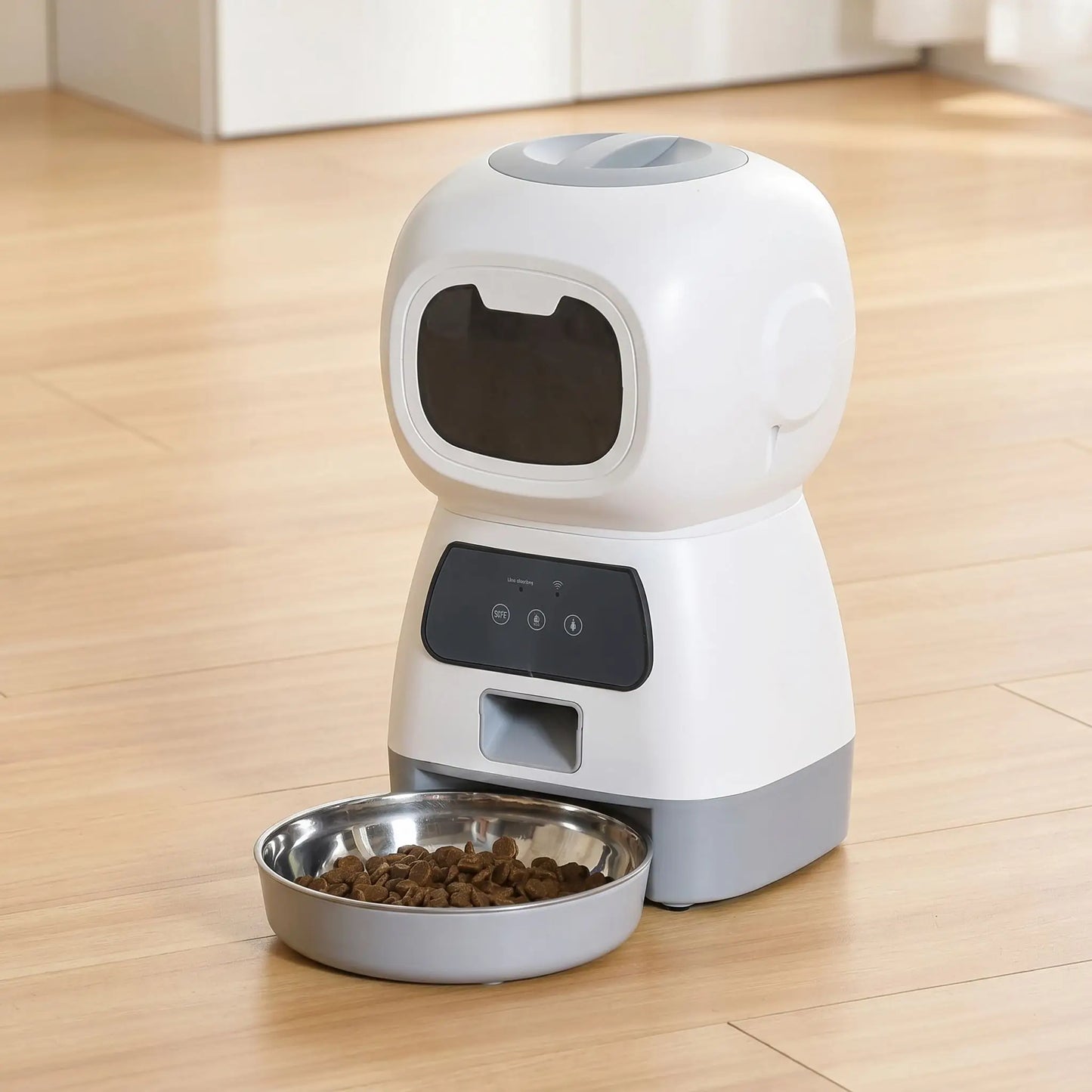 Distributeur automatique de croquettes pour chat intelligent moderne.