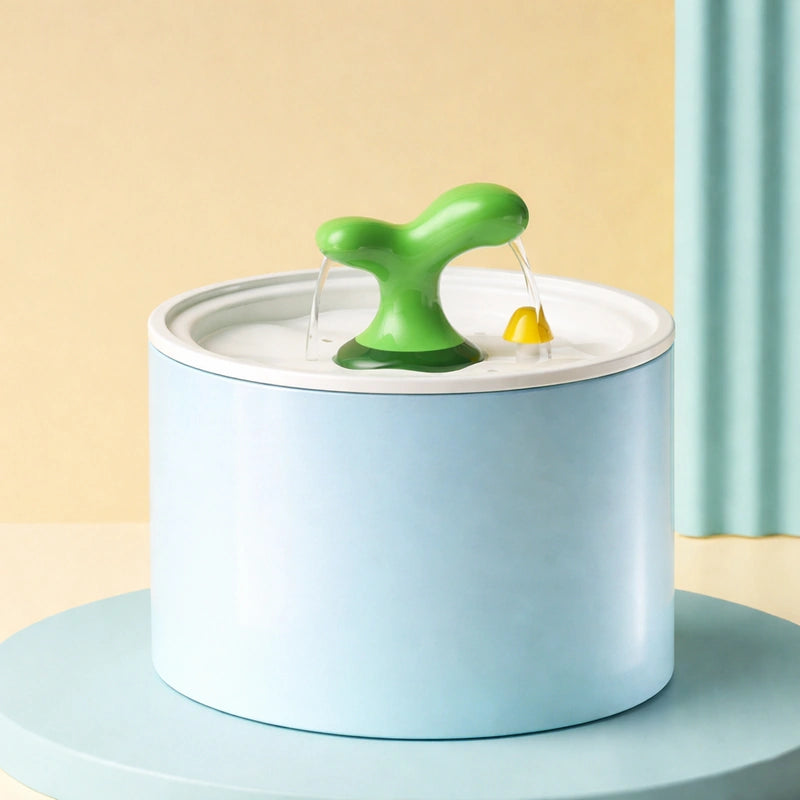 Fontaine a eau chat bleue sur table ronde