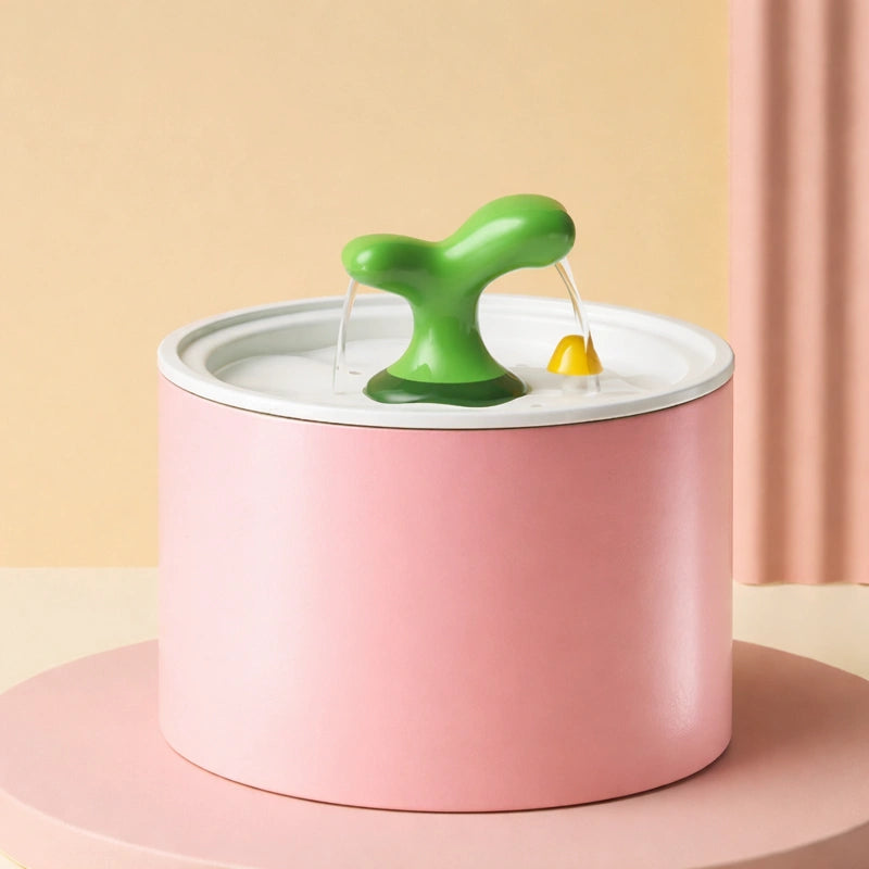 Fontaine a eau chat rose posée sur table