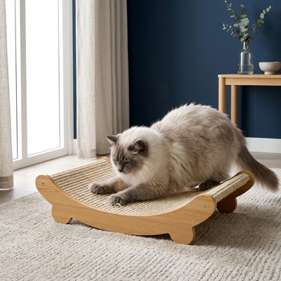 Griffoir Chat ondulé avec chat gris allongé dessus