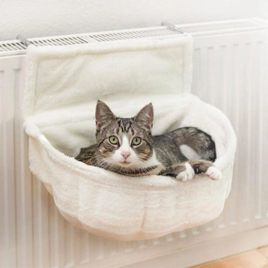 hamac radiateur pour chat blanc avec chat gris