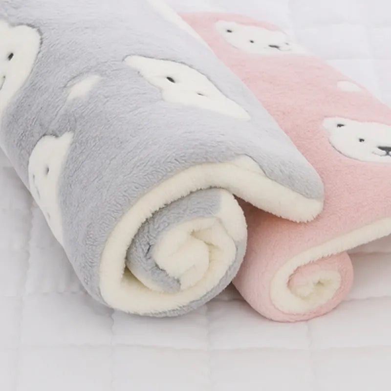 Lit pour chat gris et rose avec motifs ours blancs