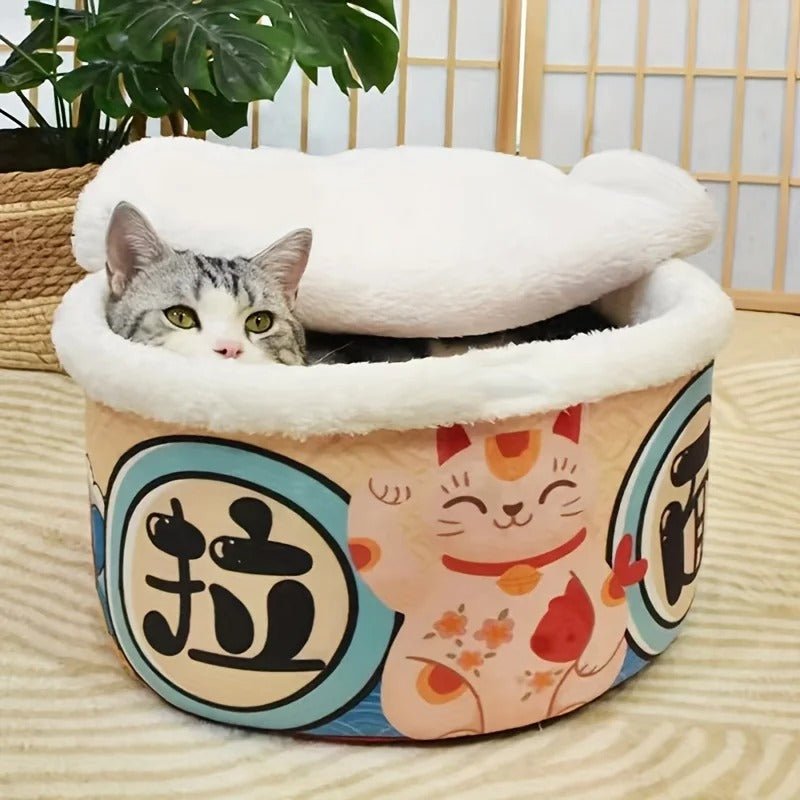 Maison pour chat intérieur japonais avec chat gris a l'interieur