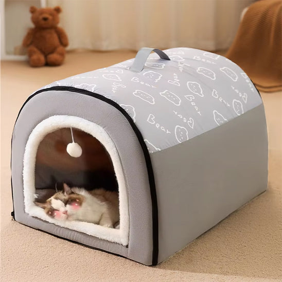 maison pour chat intérieur grise confortable avec intérieur doux et jouet