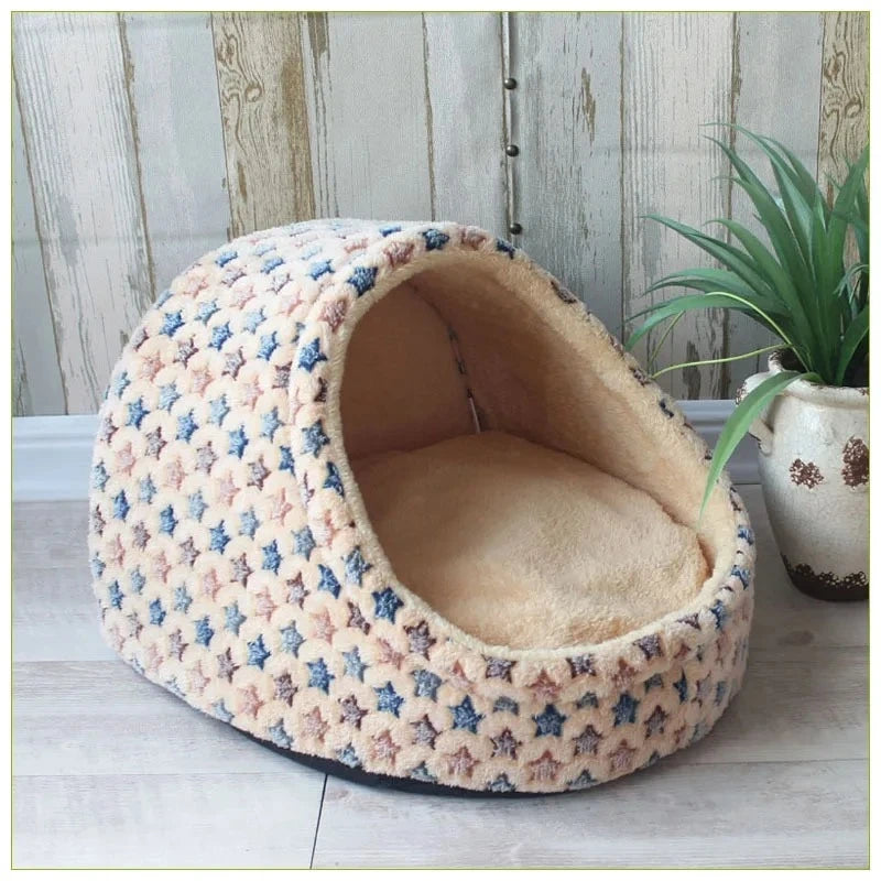 maison pour chats beige avec étoiles confortables