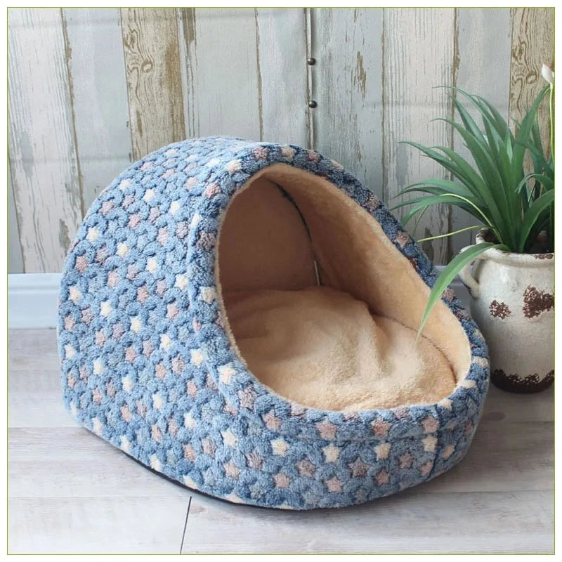 maison pour chats bleue avec motif étoiles