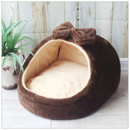 maison pour chats brune avec coussin doux