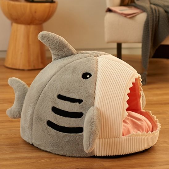 niche pour chat intérieur en forme de requin de couleur grise