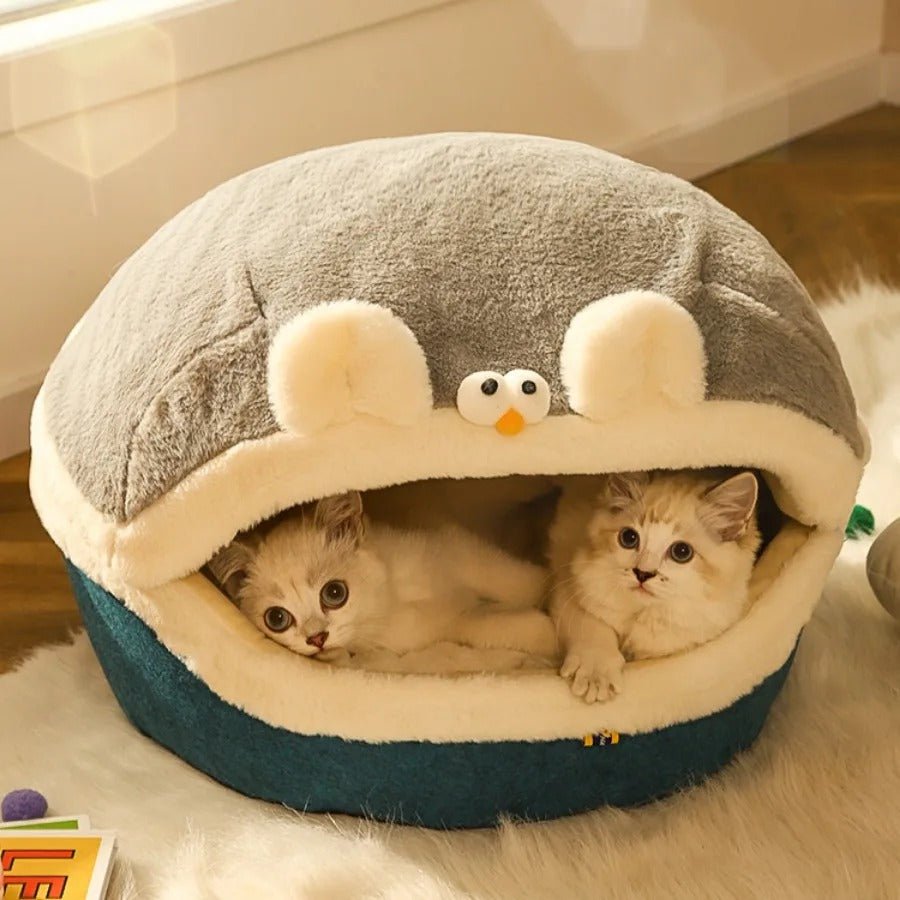 Niche pour chats deux en un avec deux chatons blancs