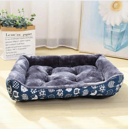 Panier pour chat bleu foncé avec motifs de chats