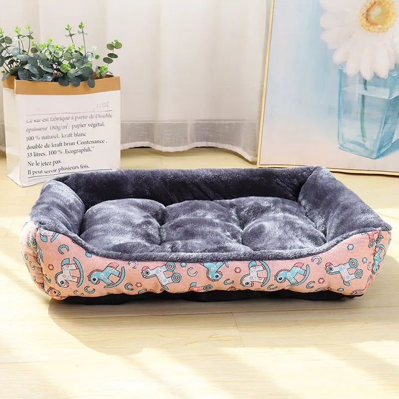 Panier pour chat rose avec motifs de chevaux