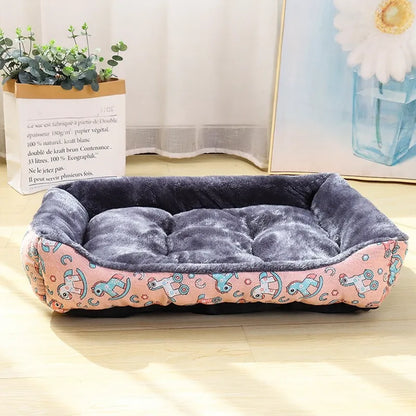 Panier pour chat rose avec motifs de chevaux