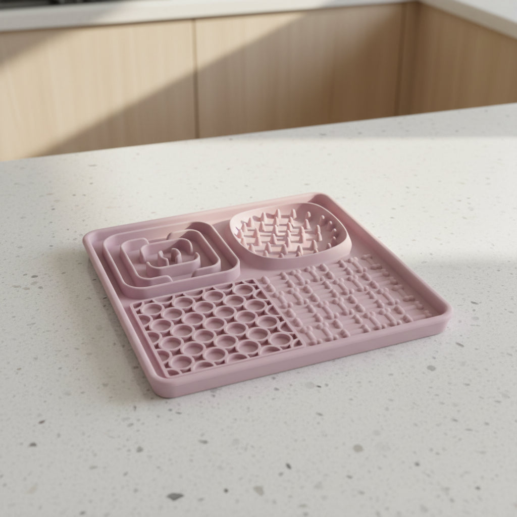 tapis de léchage chat carré en silicone rose