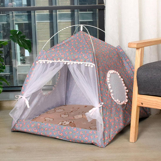 Tente pour chat fleurie avec coussin doux et rideaux blancs